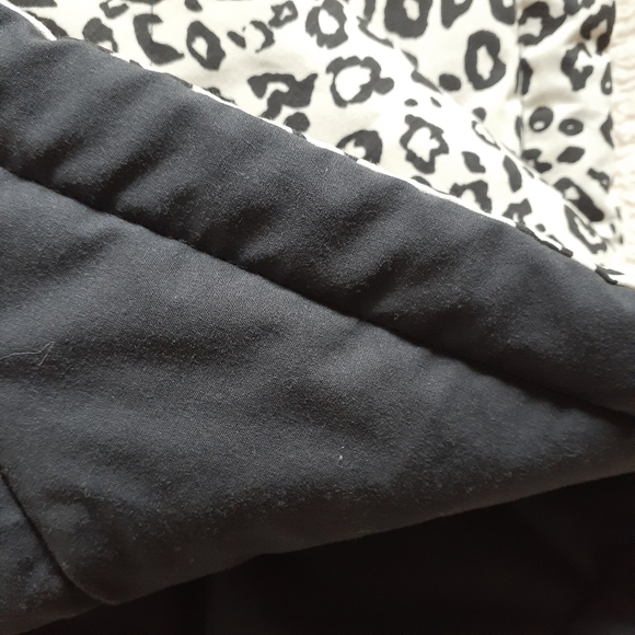 Small dog/cat  blanket  22×22 inches - Picture 4 of 8